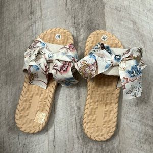 Blue and pink bow sandals
